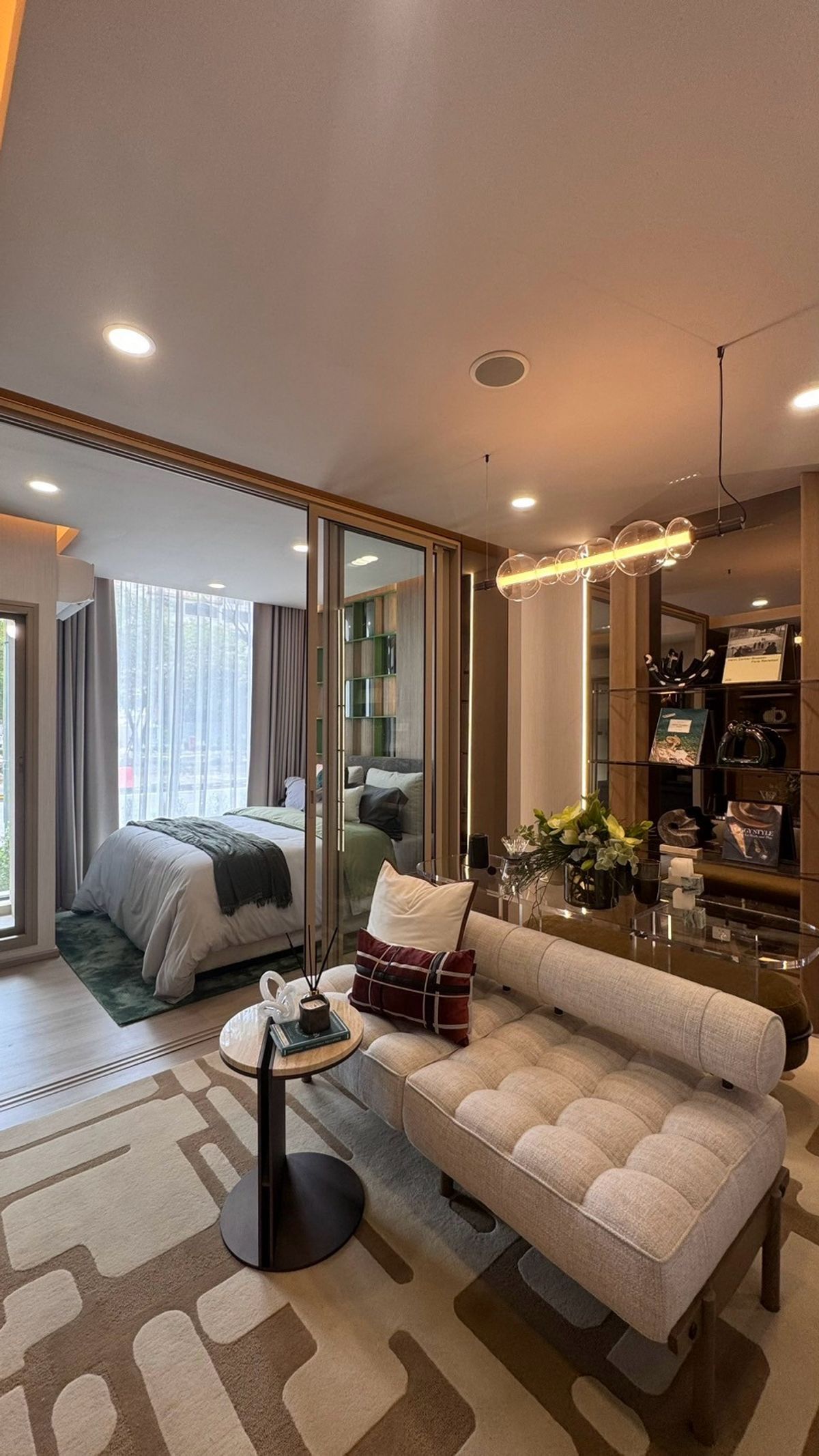 ขายคอนโดสาทร นราธิวาส : คอนโด Low-rise ราคาดี ย่านสาทร-นาราธิวาส 1 นอน ใกล้ BRT/BTS และ รร นานาชาติ 081-245-7349