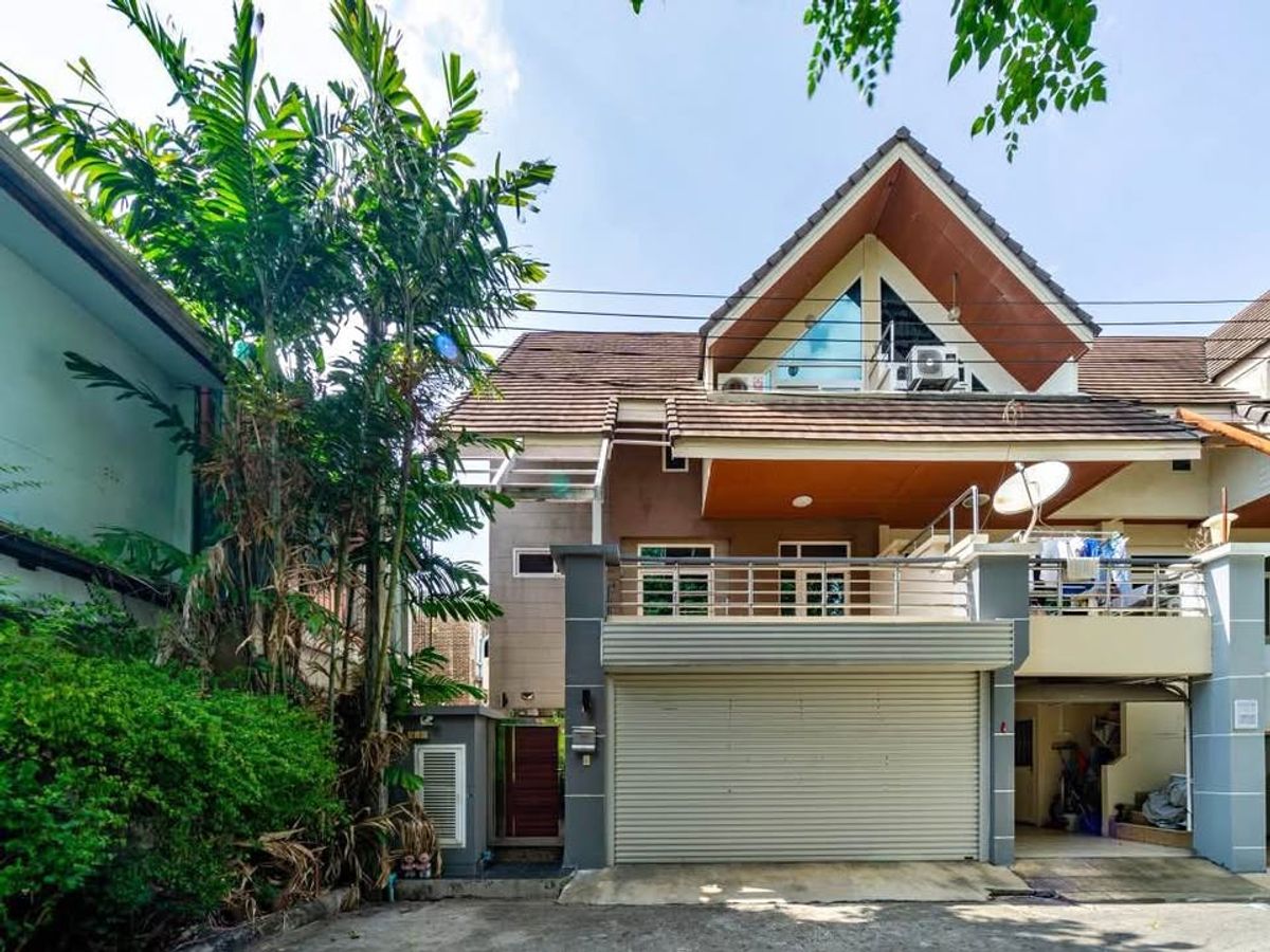 For RentTownhomeLadprao101, Happy Land, The Mall Bang Kapi : Rent a house, townhouse, front room, width 9.5 meters, the size of a normal room, two units Merit Place Village, Lat Phrao 87