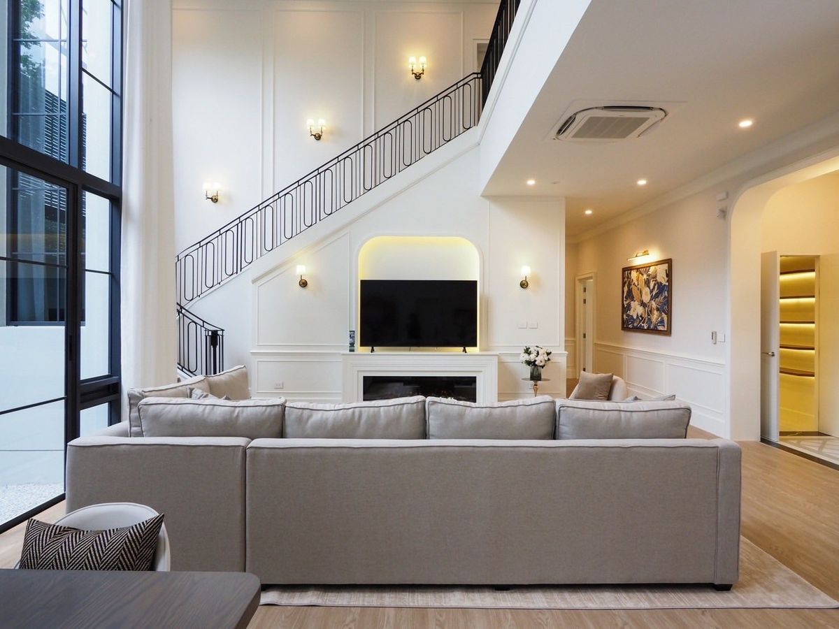 HousePattanakan, Srinakarin : 💎✨ Luxury mansion, Narasiri, Krungthep Kreetha! 4 bedrooms, 5 spacious areas With 8 parking spaces! 🌳 Suitable for large families and foreigners