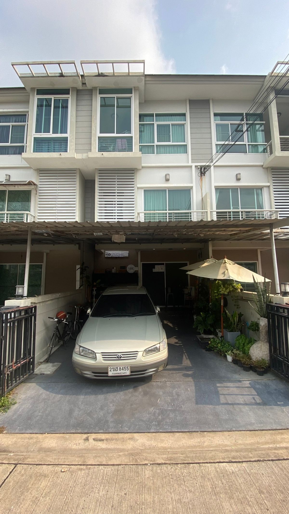 ขายทาวน์โฮมลาดกระบัง สุวรรณภูมิ : ขายทาวน์โฮม 3 ชั้น โครงการ เดอะเมทโทร พระราม 9 