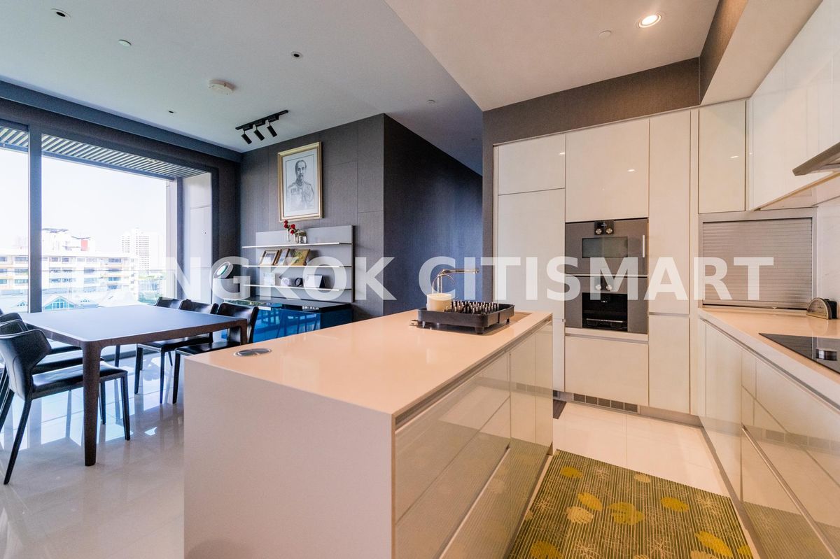 For SaleCondoSukhumvit, Asoke, Thonglor : 🔥 Condo for sale Vittorio Sukhumvit 39 Super Luxury Condo Sukhumvit 39 Near BTS Phrom Phong Station, near Emporium, EMSPHERE, 2 bedrooms, 2 bedrooms, 3 bathrooms, ready to contact Line: Stampp2829 / 098-8674969