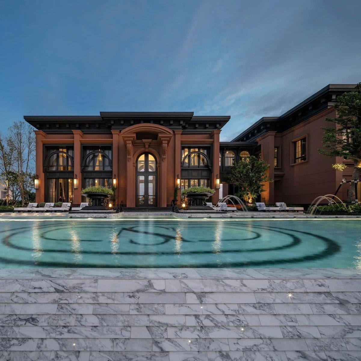 HousePattanakan, Srinakarin : 💎✨ Luxury mansion, Narasiri, Krungthep Kreetha! 4 bedrooms, 5 spacious areas With 8 parking spaces! 🌳 Suitable for large families and foreigners