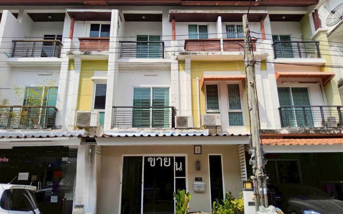 ขายบ้านลาดกระบัง สุวรรณภูมิ : ขายบ้าน ทาวน์โฮม 3ชั้นหมู่บ้าน นัมเบอร์วันทาวน์โฮม (น้ำไม่ท่วม100%) Mega & IKEA บางนา 6 นาที  Lotus บางนา 5 นาที ตลาดนัมเบอร์วัน 3นาที  สน. อุดมสุข 5นาที