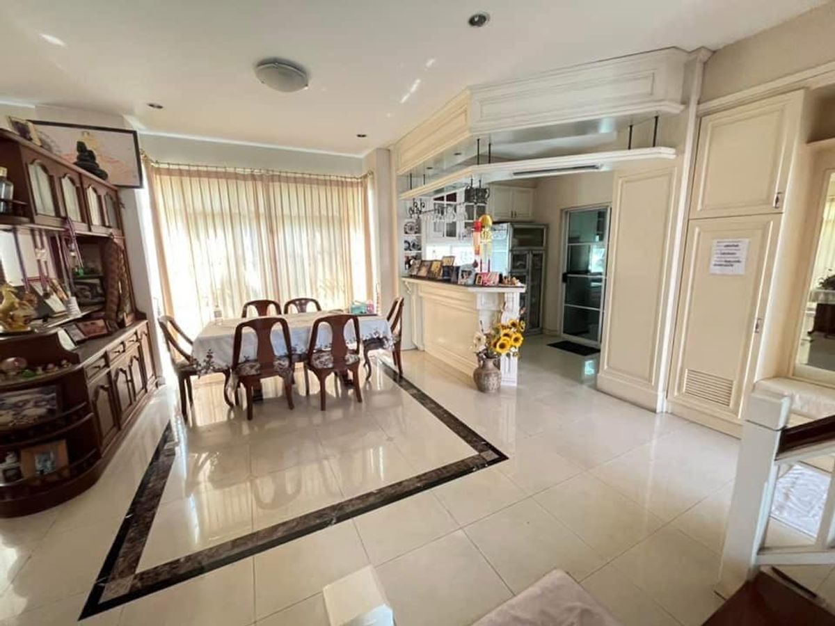 ขายบ้านลาดกระบัง สุวรรณภูมิ : 🌳🏡 บ้านเดี่ยวหรู ลดาวัลย์ เฉลิมพระเกียรติ ร.9! ใกล้สวนหลวง ร.9 บรรยากาศร่มรื่น เป็นส่วนตัว พร้อมประตูรีโมท