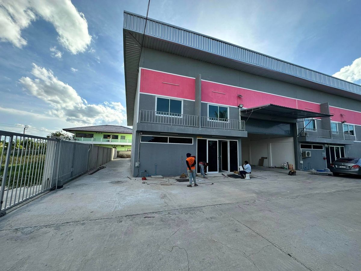 For RentWarehouseNonthaburi, Bang Yai, Bangbuathong : Rent a new warehouse with 2-story office, Sai Noi-Salaya Coordinates Usable area 800 square meters
