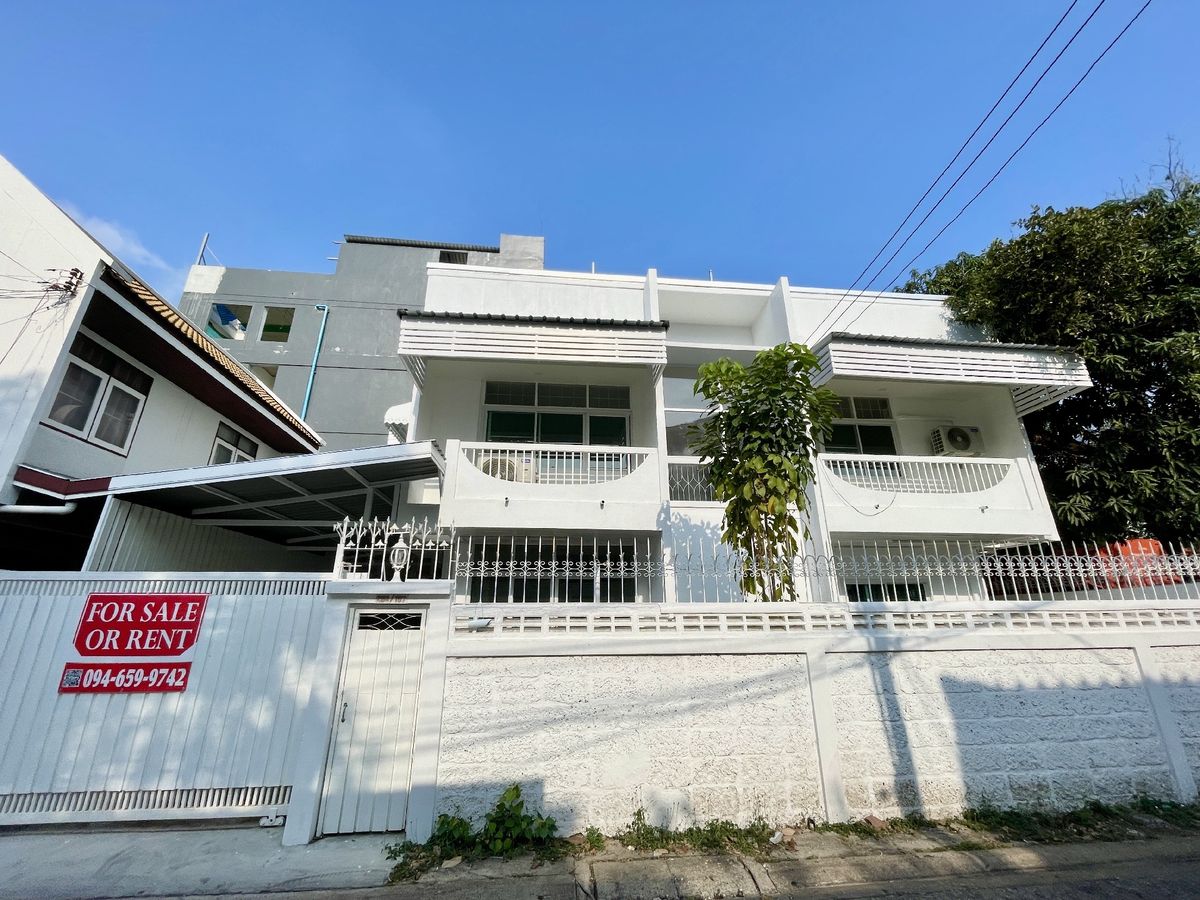 บ้านอ่อนนุช อุดมสุข : For SALE/RENT บ้านเดี่ยวรีโนเวทใหม่ ทำเลดี! สุขุมวิท 71 ซอยปรีดีย์13 
