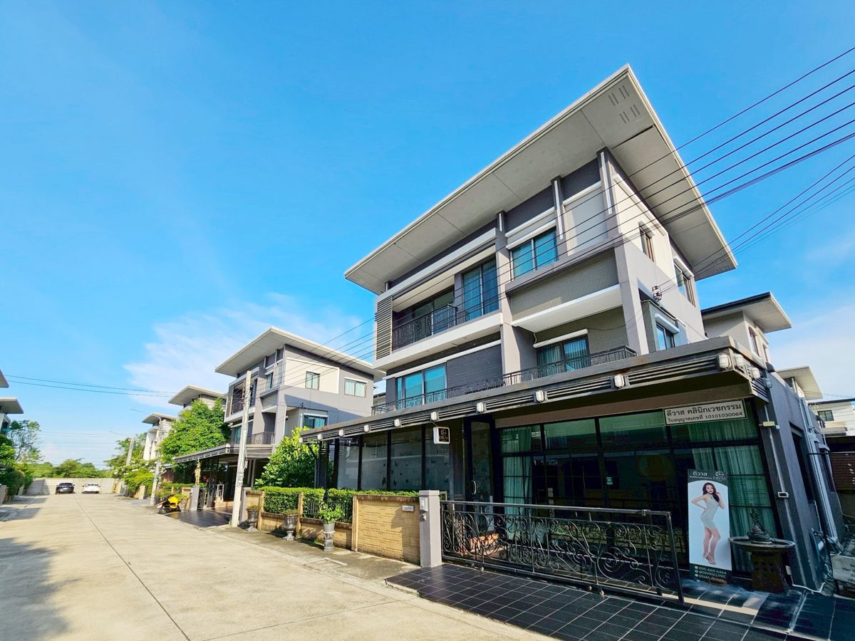 For RentHouseNawamin, Ramindra : Rent/Lease Golden Prestige Watcharapol - Sukhaphiban 5, 3 -storey detached house *in front of the project on the main road, 1st and 2nd floor, decorated as a beauty clinic. The equipment is in good condition, ready to move in. Good location, easy to enter