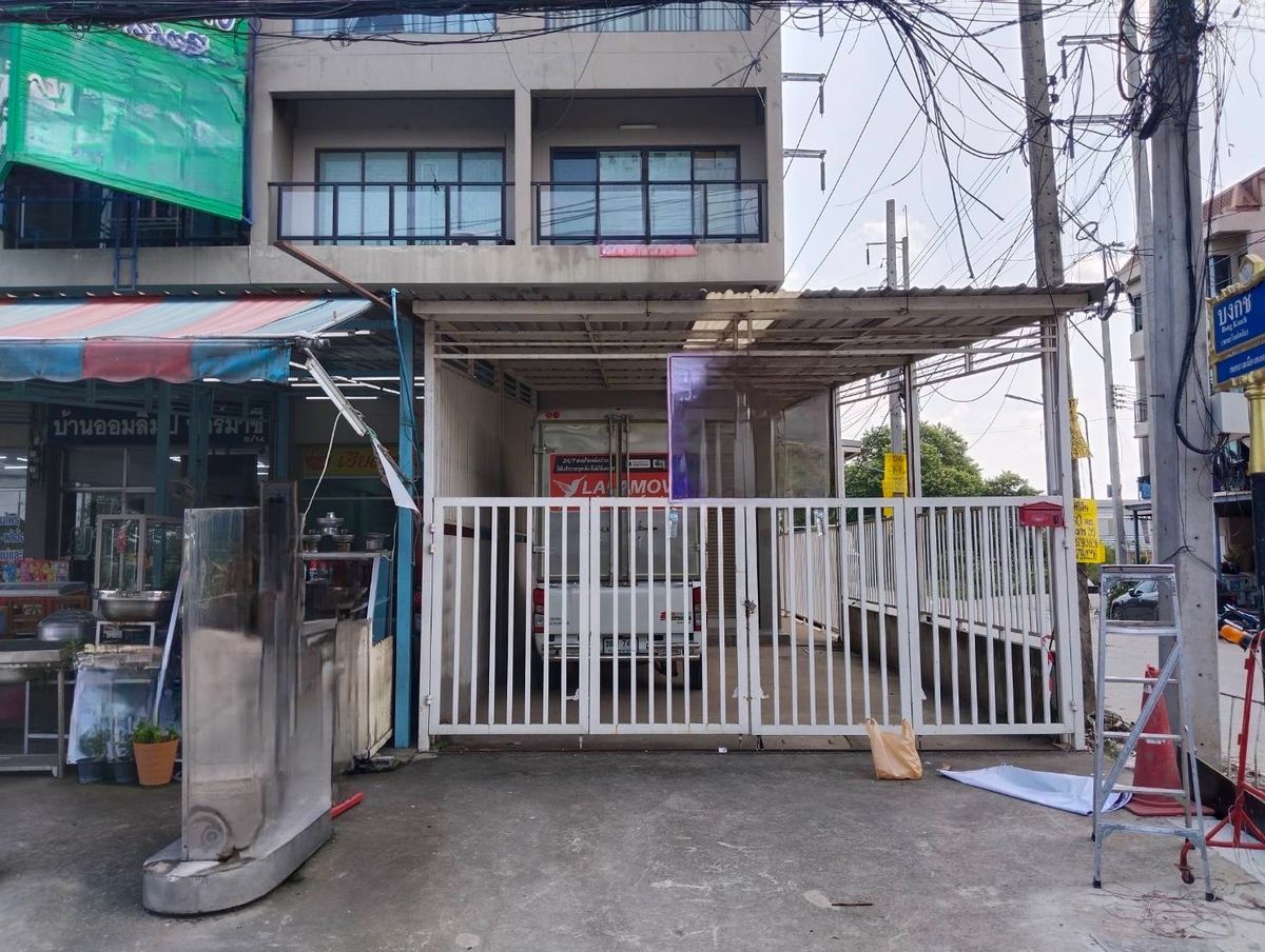 For SaleShop HousePathum Thani,Rangsit, Thammasat : 3 -storey commercial building for sale, good location, the owner sells by themselves Selling lower than the market price of 5 million baht