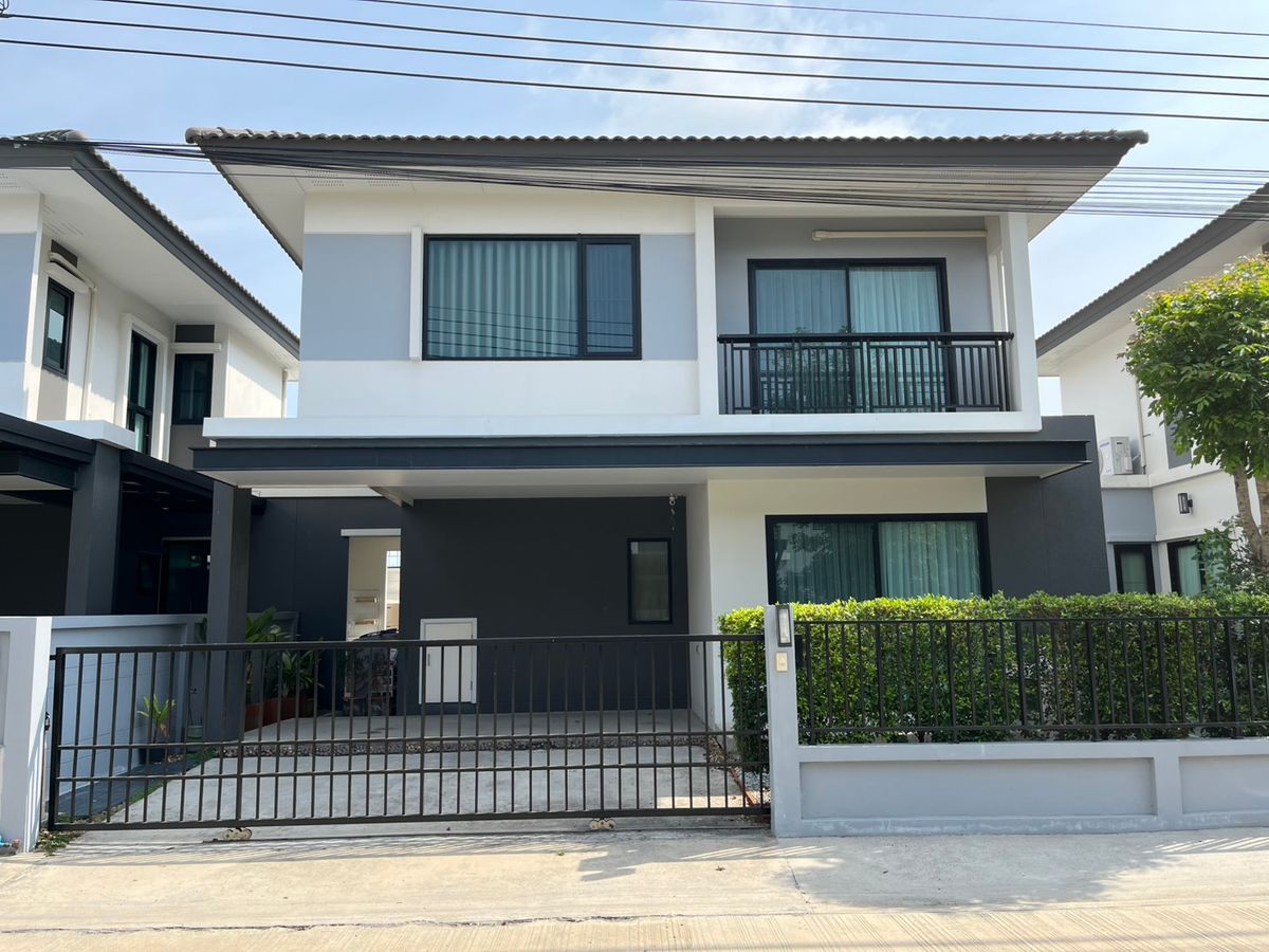 ขายบ้านสมุทรปราการ สำโรง : บ้านสไตล์อังกฤษเรียบหรู พร้อมสังคมคุณภาพ โครงการ บริทาเนีย บางนา-สุวรรณภูมิ กม.26 หมู่บ้านหรู แต่งครบ ตอบโจทย์ทุกไลฟ์สไตล์ ทำเลบางนาสุวรรณภูมิบางพลีบางบ่อ