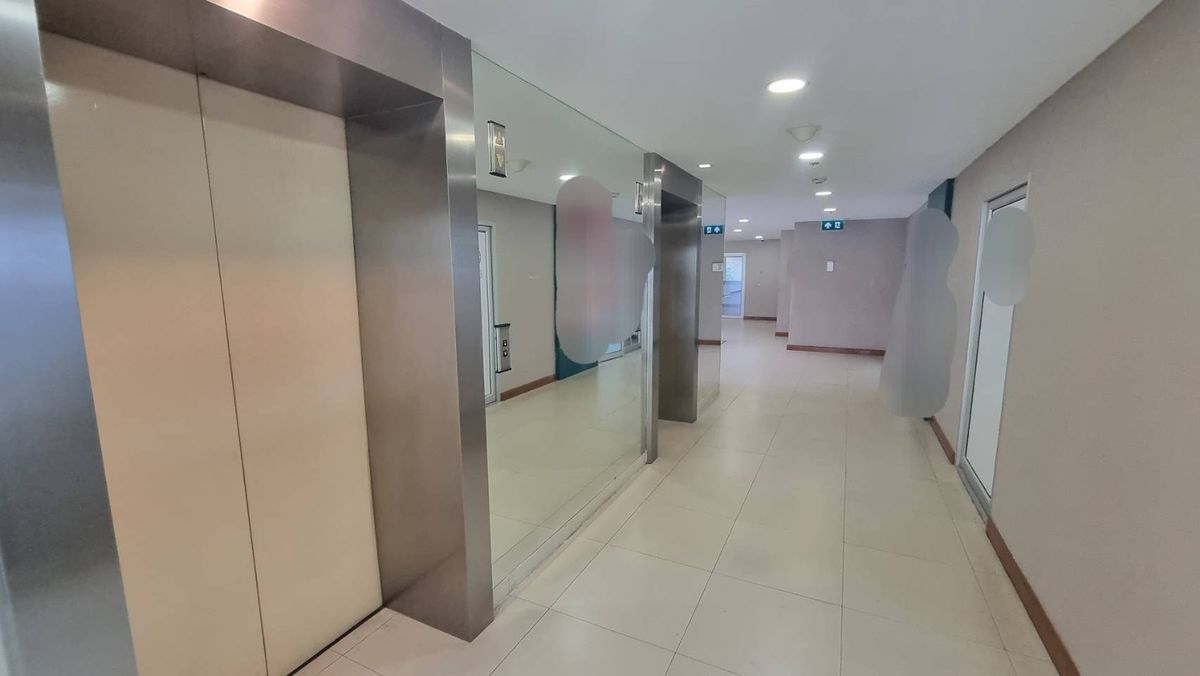 For RentOfficeSukhumvit, Asoke, Thonglor : BTS BTS BTS, 256 sq.m., 630 baht per meter, 8th floor, can enter the building 24 hours. Staff can use the fitness swimming pool  
