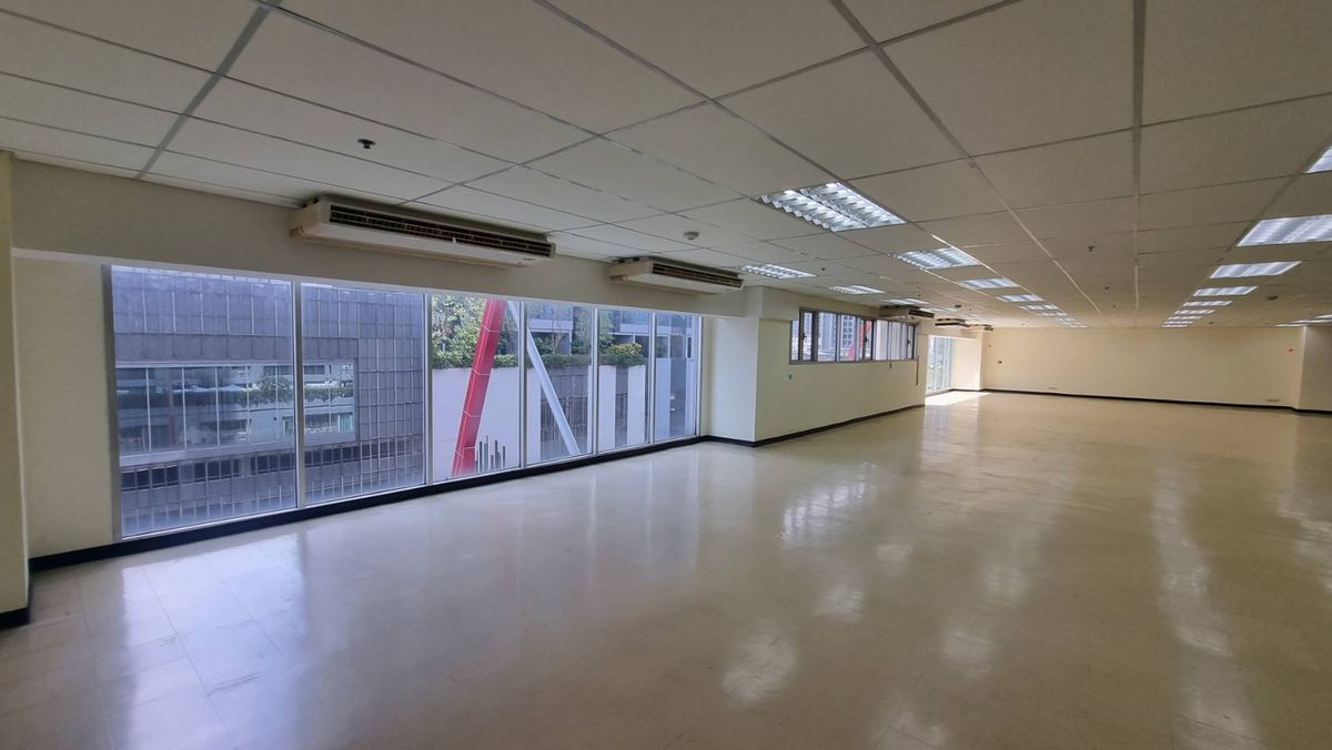 For RentOfficeSukhumvit, Asoke, Thonglor : BTS BTS BTS, 256 sq.m., 630 baht per meter, 8th floor, can enter the building 24 hours. Staff can use the fitness swimming pool 
 
