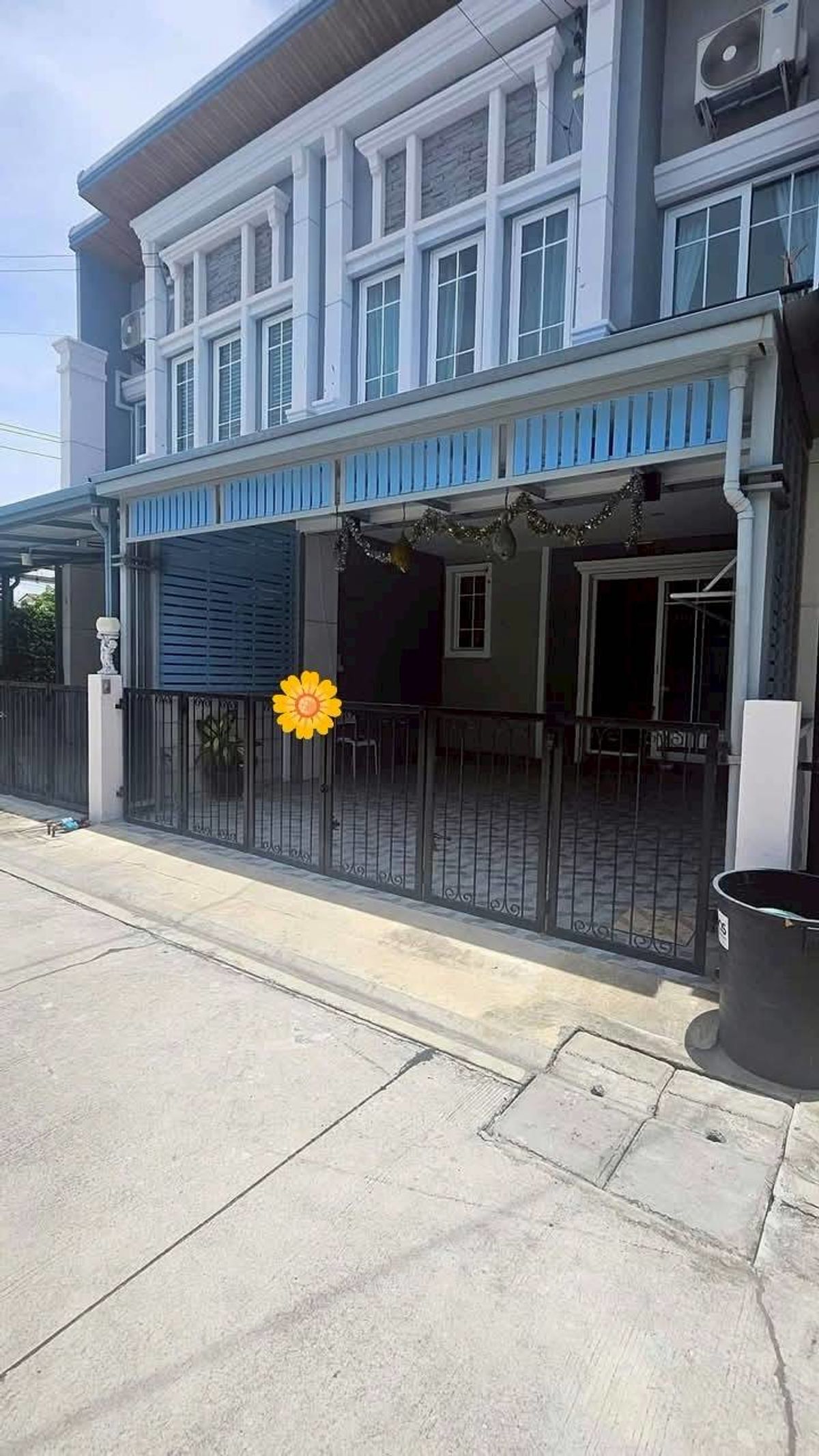 For RentTownhomeBangna, Bearing, Lasalle : Rent a 2 -story townhome, 3 bedrooms, 3 bathrooms, 1 multi -purpose room With furniture project: Golden Town Soi Sukumvit113, rental price 30,000 baht / month #Near BTSBEARING