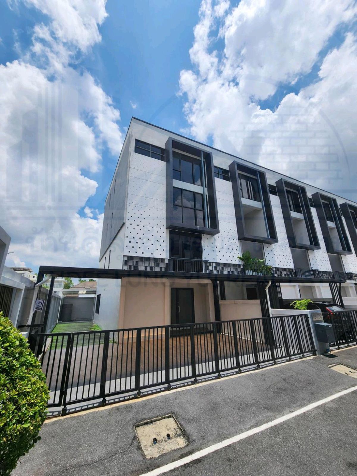 ให้เช่าทาวน์โฮมนวมินทร์ รามอินทรา : ให้เช่า Home Office รามอินทรา 62   🏩🏩💸家庭辦公室出租，Ramintra 62 
