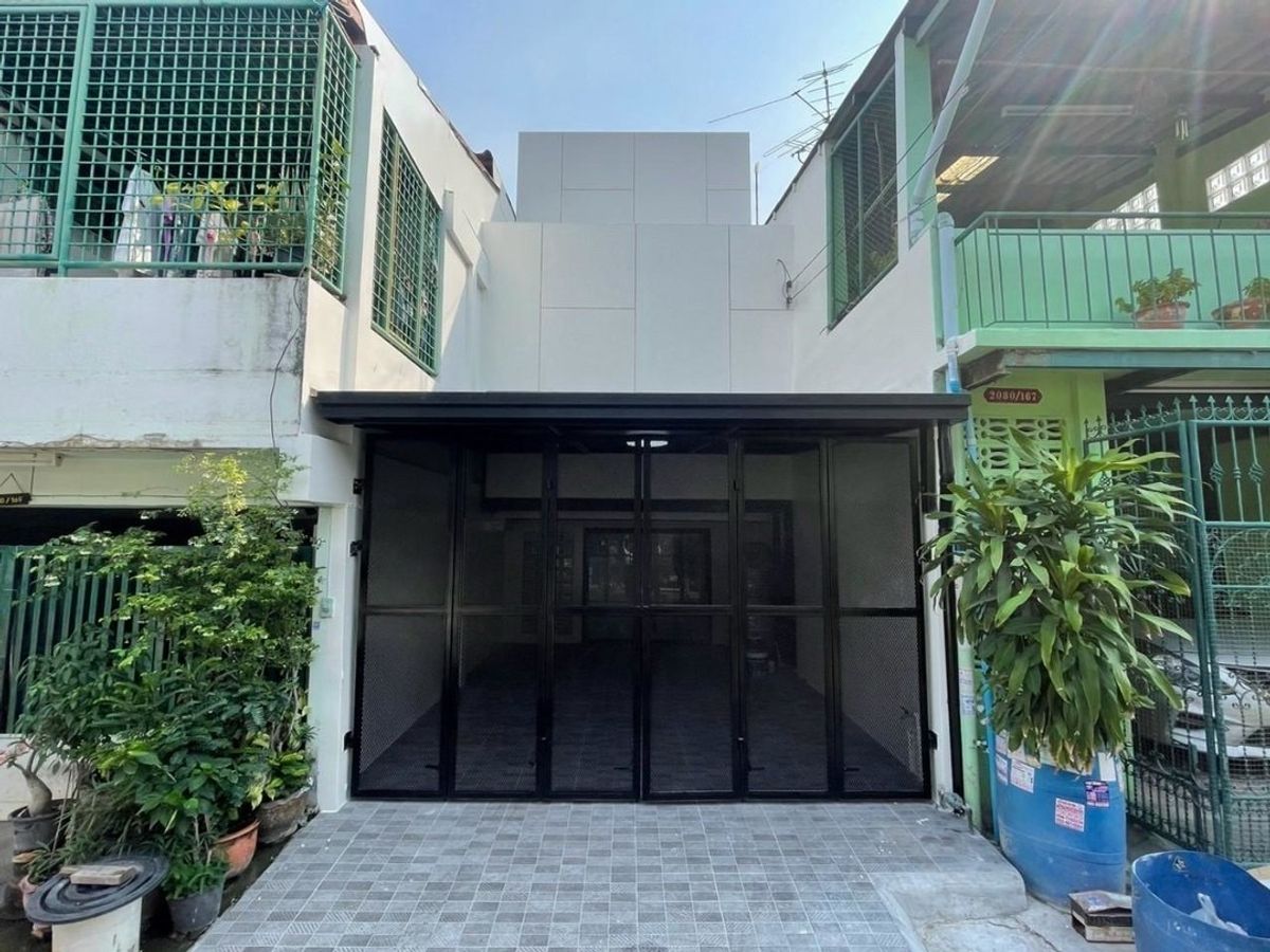 ขายทาวน์โฮมบางนา แบริ่ง ลาซาล : ทาวน์เฮาส์ สุขุมวิท109 ใกล้ BTS แบริ่งสวย พร้อมอยู่ 3 ห้องนอน 2 ห้องน้ำ พื้นที่ใช้สอย 100 ตรม.ราคาถูกกว่าคอนโด เพียง 2.79 ล้าน!!