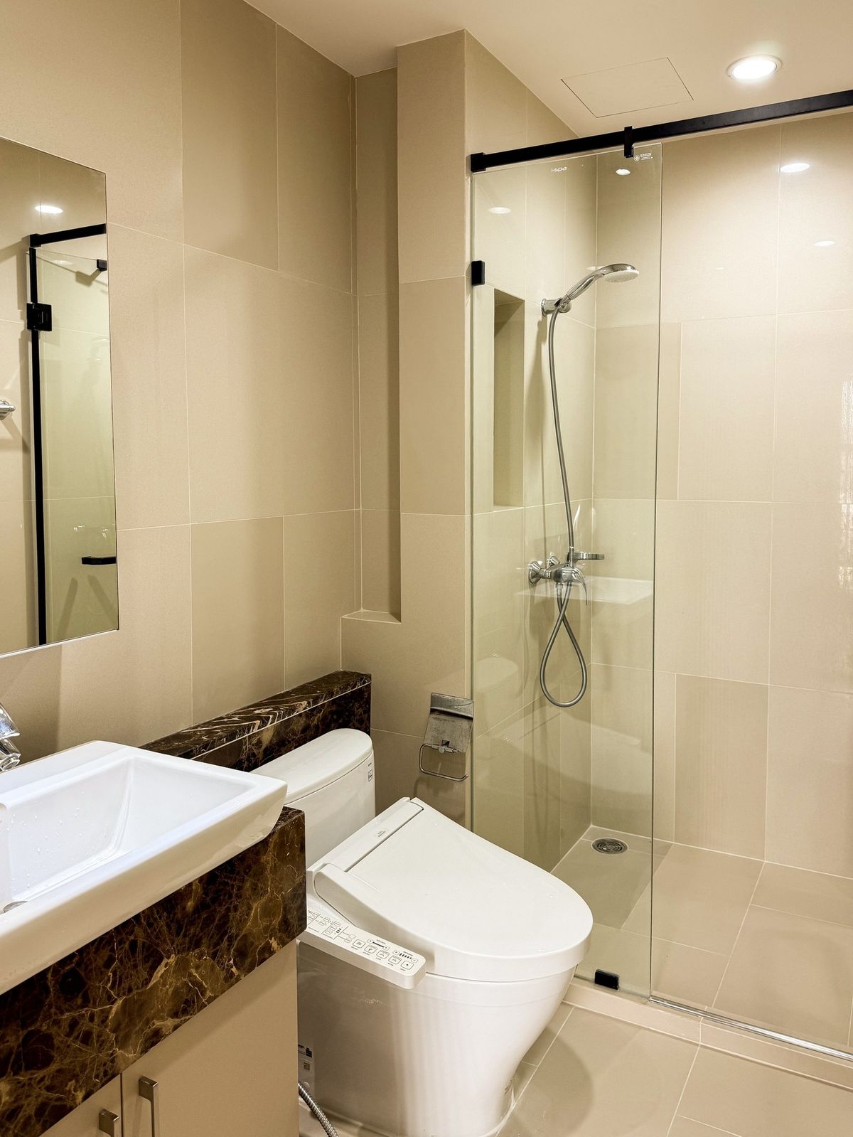 For SaleCondoWongwianyai, Charoennakor : Fuse Sathorn-Taksin Golden Location near BTS Wongwian Yai only 120 meters