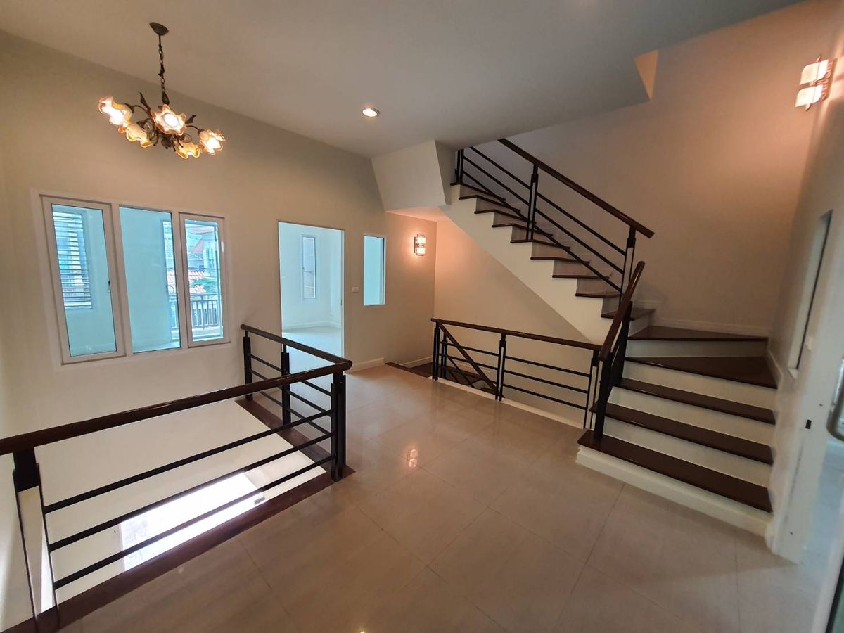 For SaleHome OfficeKaset Nawamin,Ladplakao : Home office for sale, 4-storey, 6 bedrooms, in the Premium Place Ekamai-Ramintra project (No earthquake effect) 出售商住两用房 , 地段极佳，生活与办公兼顾. 出售Premium Place社区内  4 层独栋  6 间卧室.