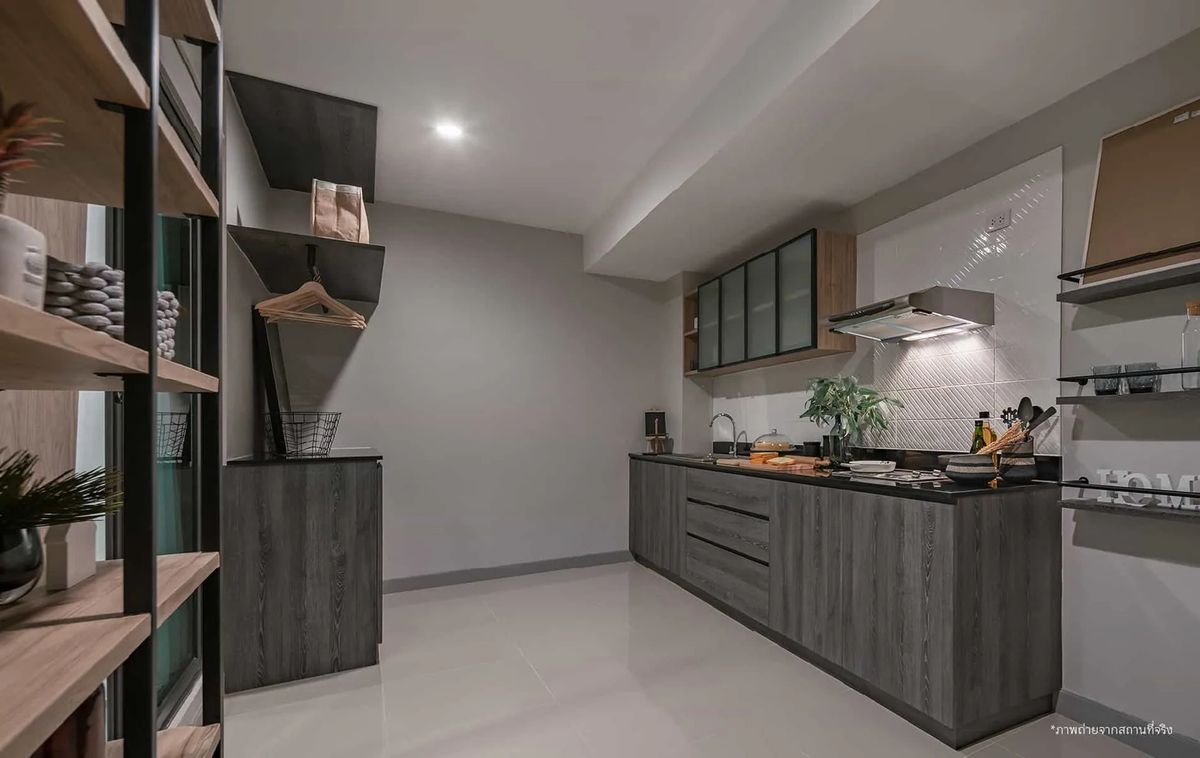 ขายทาวน์โฮมบางนา แบริ่ง ลาซาล : 𝙎𝙃𝙊𝘾𝙆 𝘿𝙀𝘼𝙇 ⭐️ 𝗩 𝗖𝗼𝗺𝗽𝗼𝘂𝗻𝗱 บางนา ⭐️ 𝟯 ห้องนอน 𝟯 ห้องน้ำ 𝟮 ที่จอดรถ ,พื้นที่ 𝟭𝟭𝟳 ตรม.🔥ราคาเริ่มต้น 𝟮.𝟵𝟵 ลบ.*🔥📱 𝟬𝟲𝟭-𝟰𝟱𝟬-𝟬𝟵𝟰𝟰