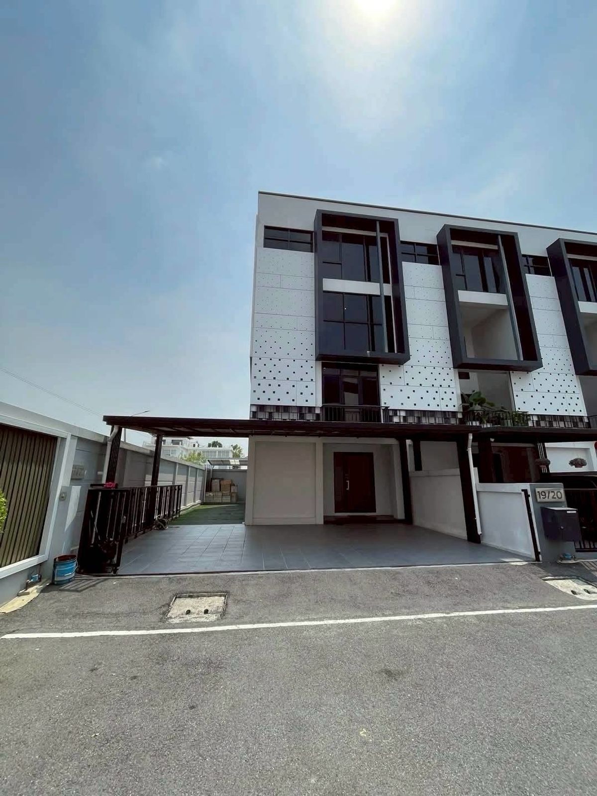 ให้เช่าทาวน์โฮมนวมินทร์ รามอินทรา : ให้เช่า Home Office รามอินทรา 62   🏩🏩💸家庭辦公室出租，Ramintra 62 