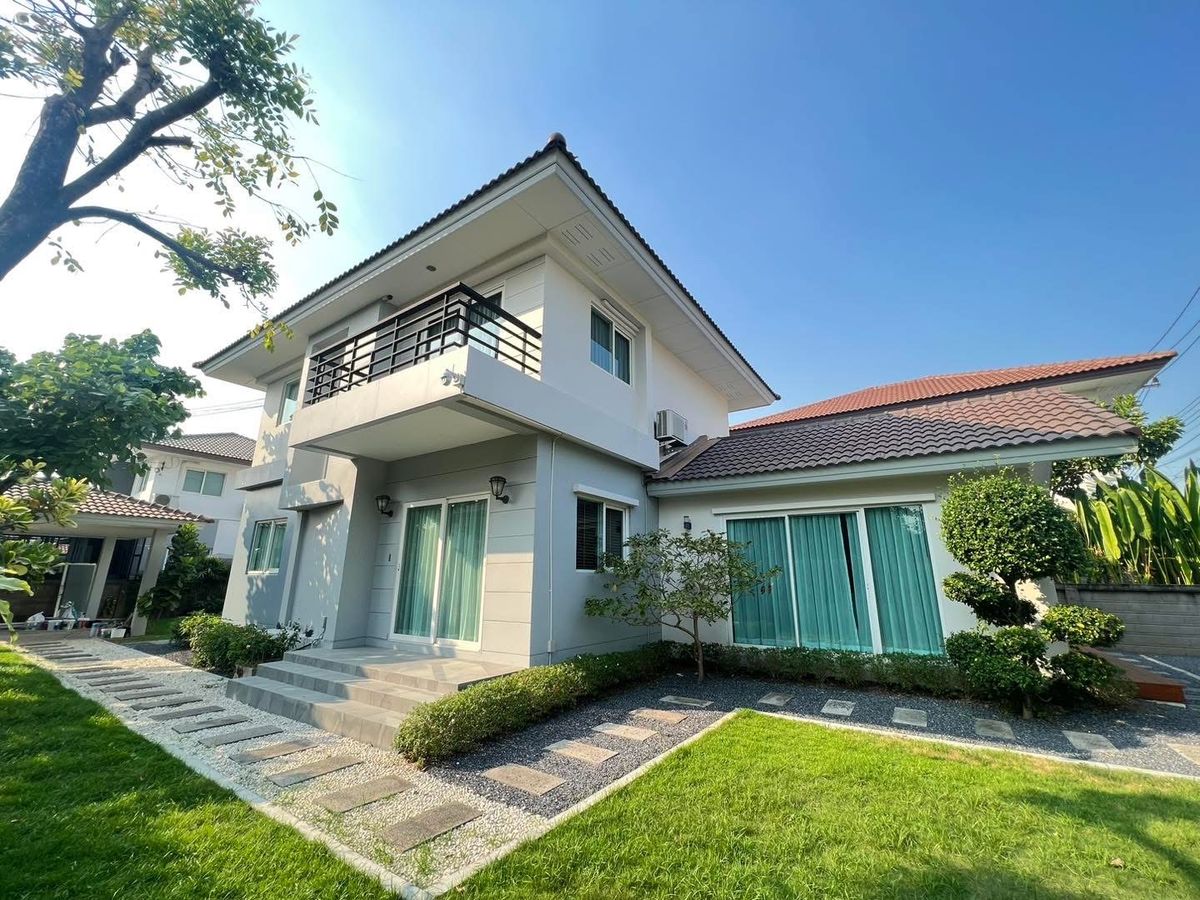 ขายบ้านปทุมธานี รังสิต ธรรมศาสตร์ : ขายบ้านเดี่ยว หลังใหญ่ เนื้อที่ 130 ตารางวา  4 ห้องนอน มบ.คาซ่า ลำลูกกา- หทัยราษฎร์ ในลำลูกกา คลอง5 ปทุมธานี