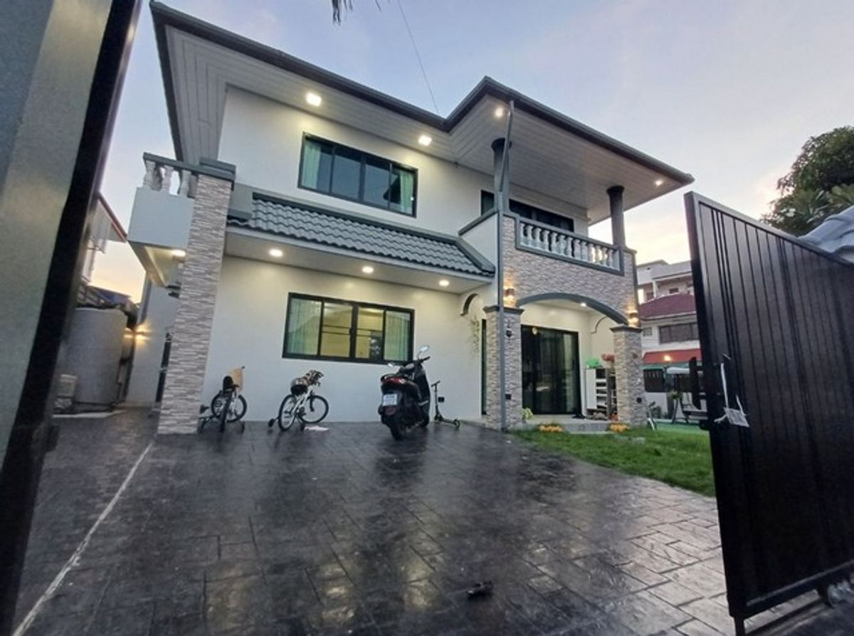 ให้เช่าบ้านลาดกระบัง สุวรรณภูมิ : รหัสC6714 ให้เช่าบ้านเดี่ยว รีโนเวทใหม่ หมู่บ้านฐานทอง เฉลิมพระเกียรติ ร.9 ซอย 56