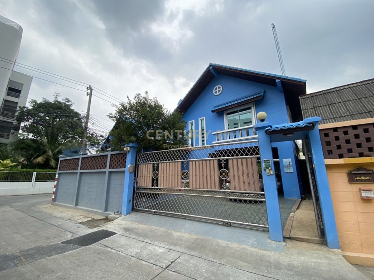 ขายบ้านสะพานควาย จตุจักร : ประกาศขายบ้าน 2 หลัง บนที่ดินแปลงมุมสุดคุ้ม ซอยลาดพร้าว 15 ทำเลดี ใกล้เซ็นทรัลลาดพร้าว No.59-HH-68013