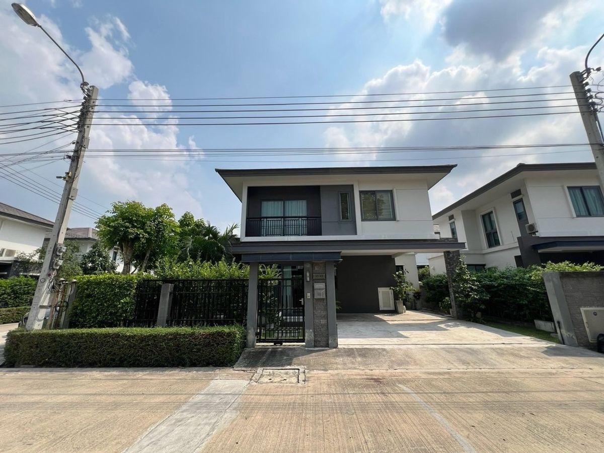ขายบ้านสมุทรปราการ สำโรง : ขายบ้านสวย สภาพนางฟ้า บริทาเนีย บางนา-กม.12 หลังมุม พร้อมอยู่ 51 ตร.วา ใกล้สนามบินสุวรรณภูมิ
