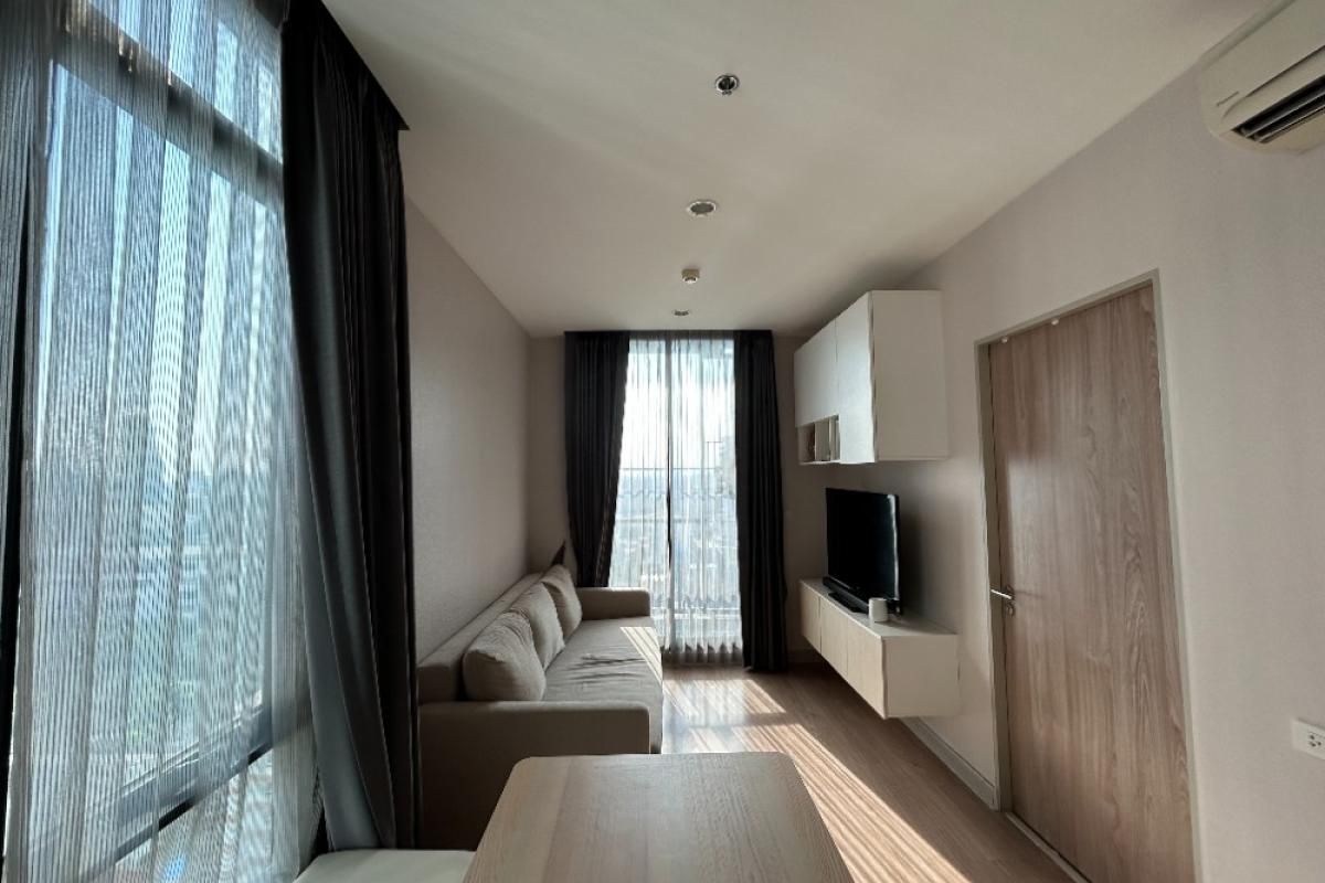 For RentCondoRatchathewi,Phayathai : Condo for rent, The Capitol Ratchaprarop-Vipha [The Capital Ratchapraop-Vibha], beautiful room, good price, easy to travel, full furniture. Ready to move in immediately Can make an appointment to see the room