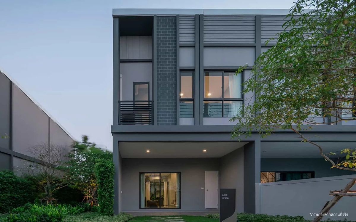 ขายทาวน์โฮมบางนา แบริ่ง ลาซาล : 𝙎𝙃𝙊𝘾𝙆 𝘿𝙀𝘼𝙇 ⭐️ 𝗩 𝗖𝗼𝗺𝗽𝗼𝘂𝗻𝗱 บางนา ⭐️ 𝟯 ห้องนอน 𝟯 ห้องน้ำ 𝟮 ที่จอดรถ ,พื้นที่ 𝟭𝟭𝟳 ตรม.🔥ราคาเริ่มต้น 𝟮.𝟵𝟵 ลบ.*🔥📱 𝟬𝟲𝟭-𝟰𝟱𝟬-𝟬𝟵𝟰𝟰