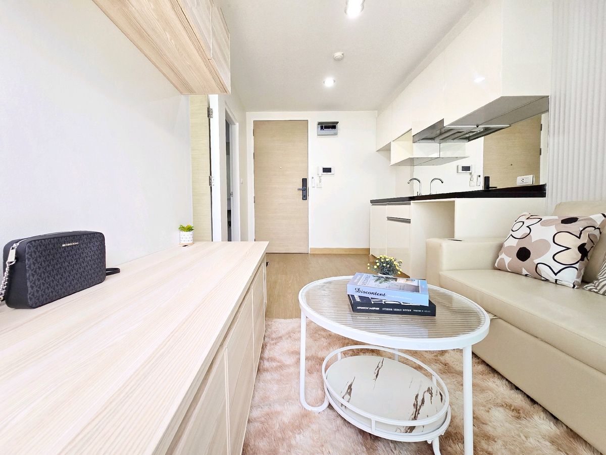 For SaleCondoRatchadapisek, Huaikwang, Suttisan : ✨️ Stay at Ratchada is chic! Modern city life near the train surrounded by a complete lifestyle! Must be here! 👉 Metro Sky Ratchada) ✨️