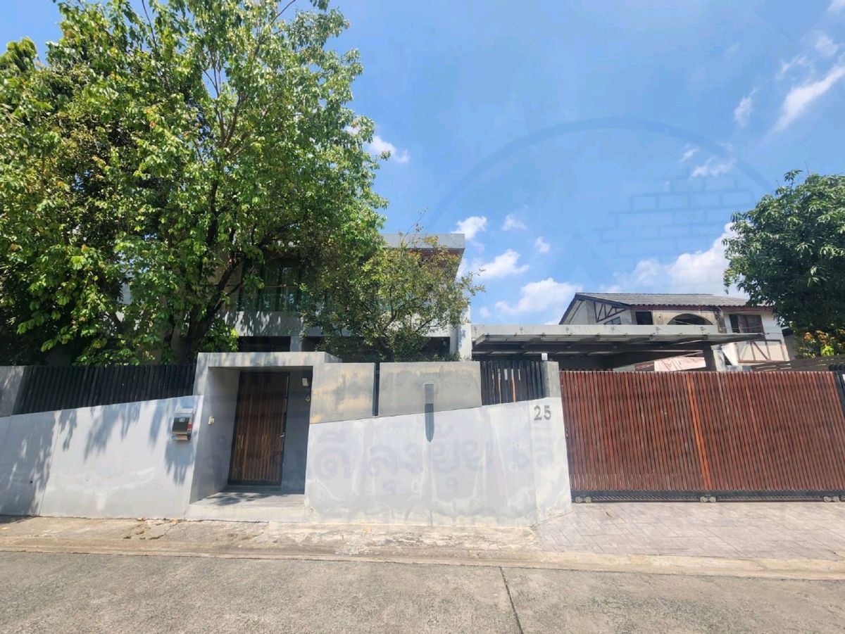 For SaleHouseRatchadapisek, Huaikwang, Suttisan : Single house for sale near MRT Sutthisan, Ratchada-Huai Khwang🌲🏕🏕
