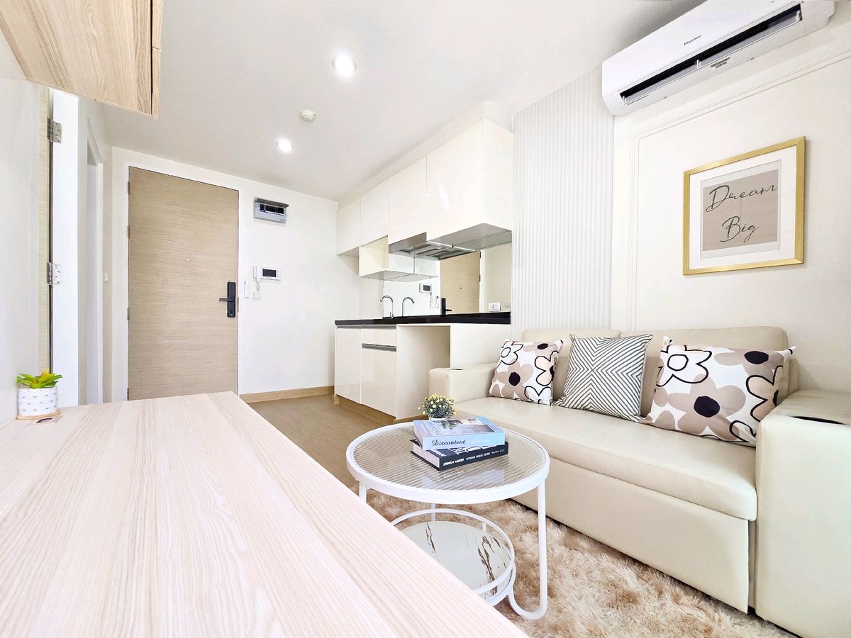 For SaleCondoRatchadapisek, Huaikwang, Suttisan : ✨️ Stay at Ratchada is chic! Modern city life near the train surrounded by a complete lifestyle! Must be here! 👉 Metro Sky Ratchada) ✨️