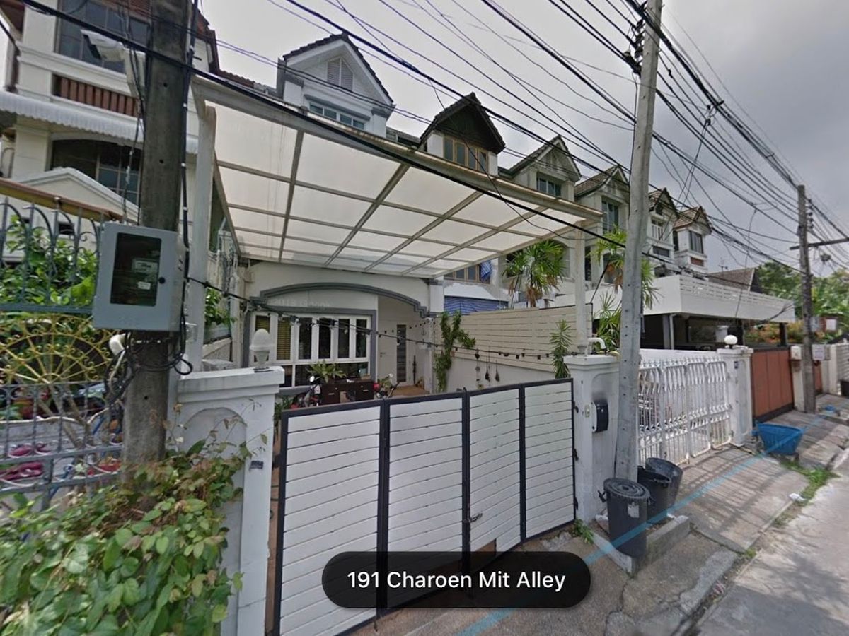 ขายทาวน์โฮมอ่อนนุช อุดมสุข : ทาวน์เฮ้าส์ ปรีดีพนมยงค์ 25 / 5 ห้องนอน (ขายพร้อมผู้เช่า), Townhouse Pridi Banomyong 25 / 5 Bedrooms (SALE WITH TENANT) DK037