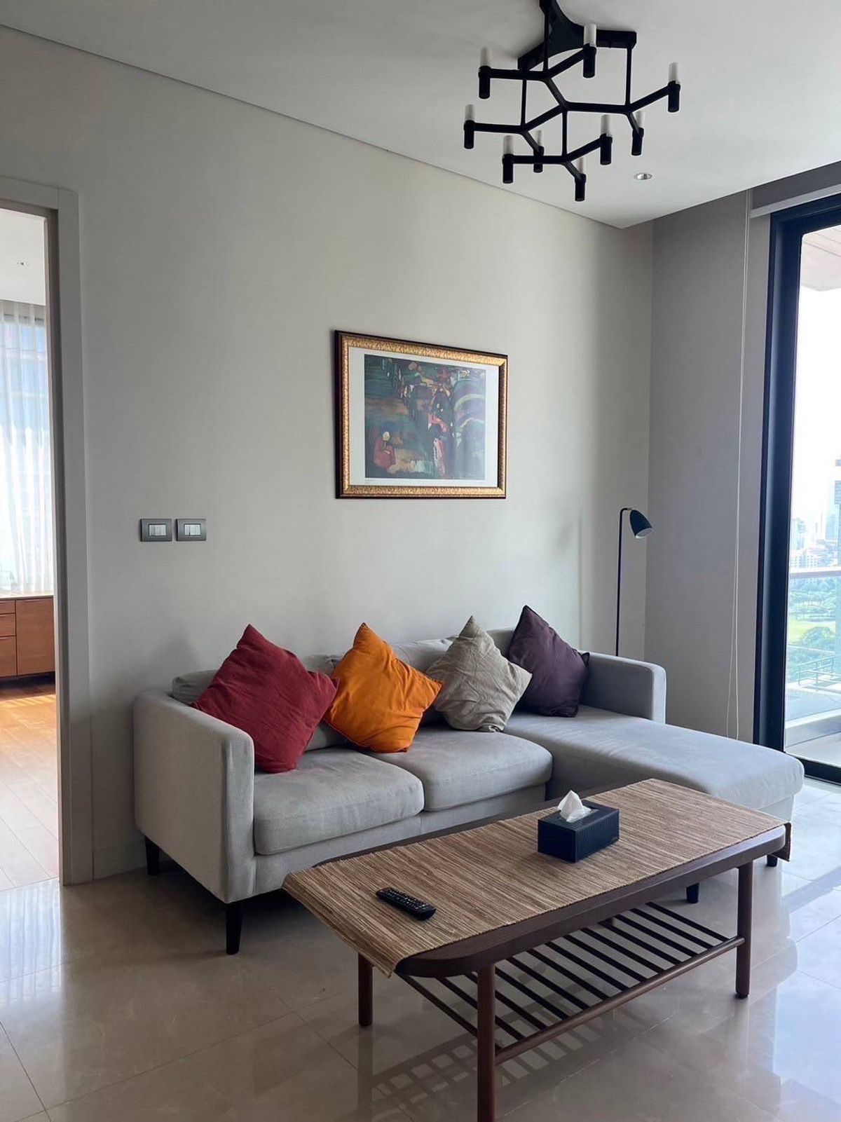 ให้เช่าคอนโดวิทยุ ชิดลม หลังสวน : ✨คอนโด  Sindhorn Residence ให้เช่า ราคาพิเศษ เฟอร์นิเจอร์ตกแต่งพร้อมเข้าอยู่ มีระเบียงส่วนตัว เดินทางสะดวกเหมาะสำหรับชีวิตในเมือง