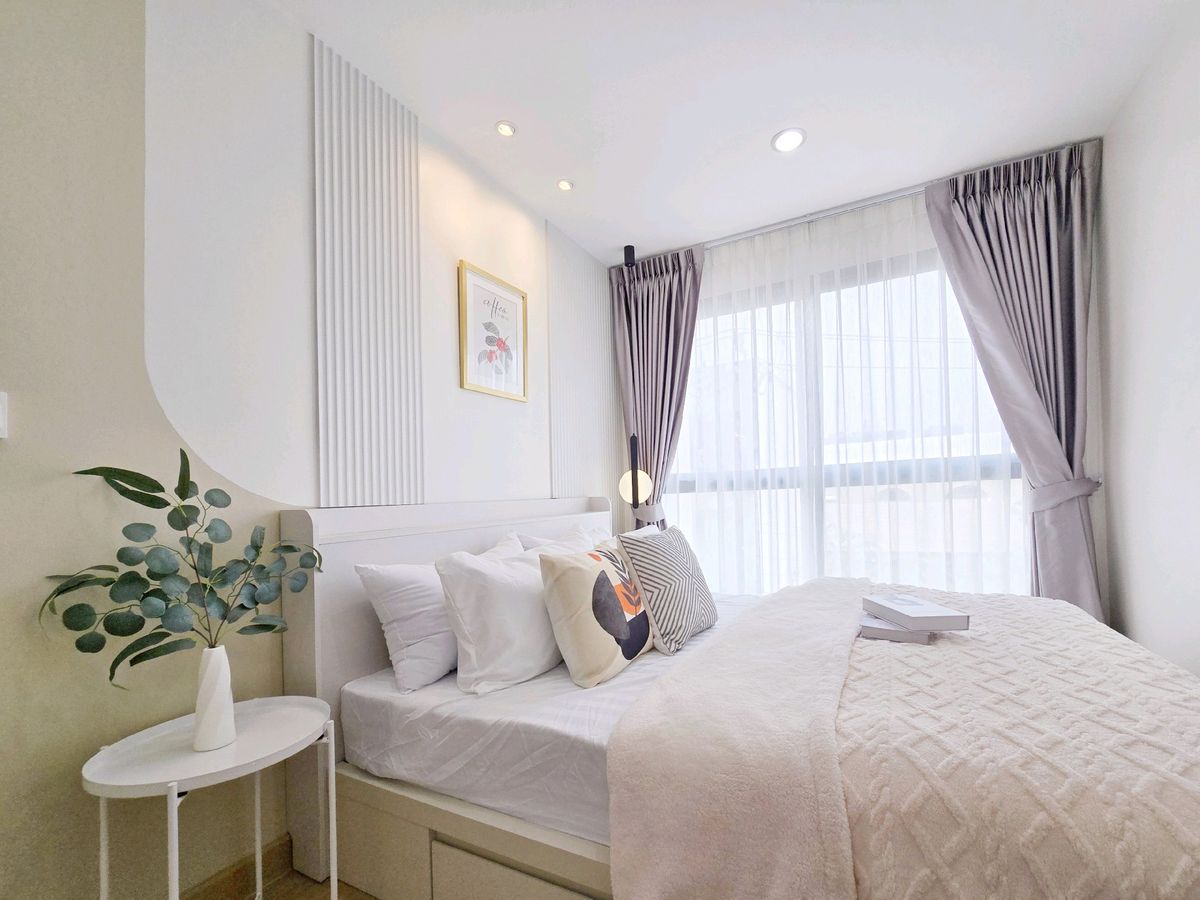 For SaleCondoRatchadapisek, Huaikwang, Suttisan : ✨️ Stay at Ratchada is chic! Modern city life near the train surrounded by a complete lifestyle! Must be here! 👉 Metro Sky Ratchada) ✨️