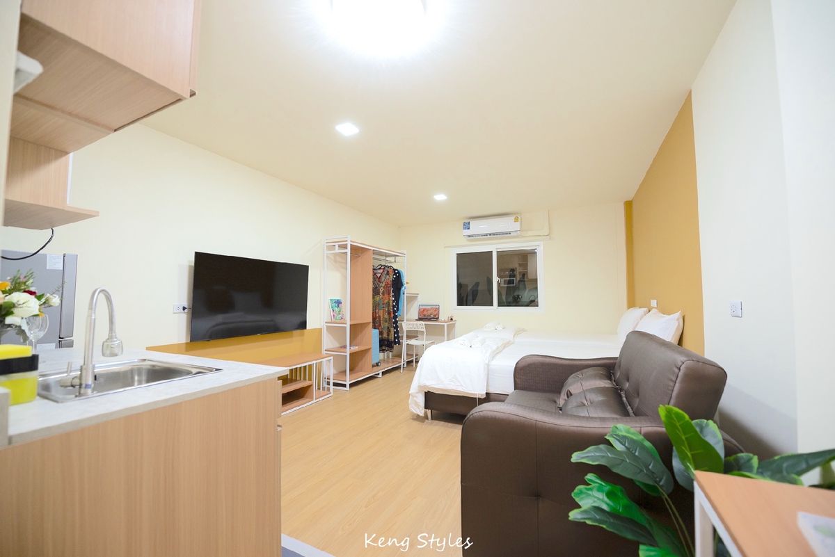 ให้เช่าคอนโดพระราม 3 สาธุประดิษฐ์ : Serviced Residence: Room B Newly-Built and Decorated Spacious Room with a Bath Tub
