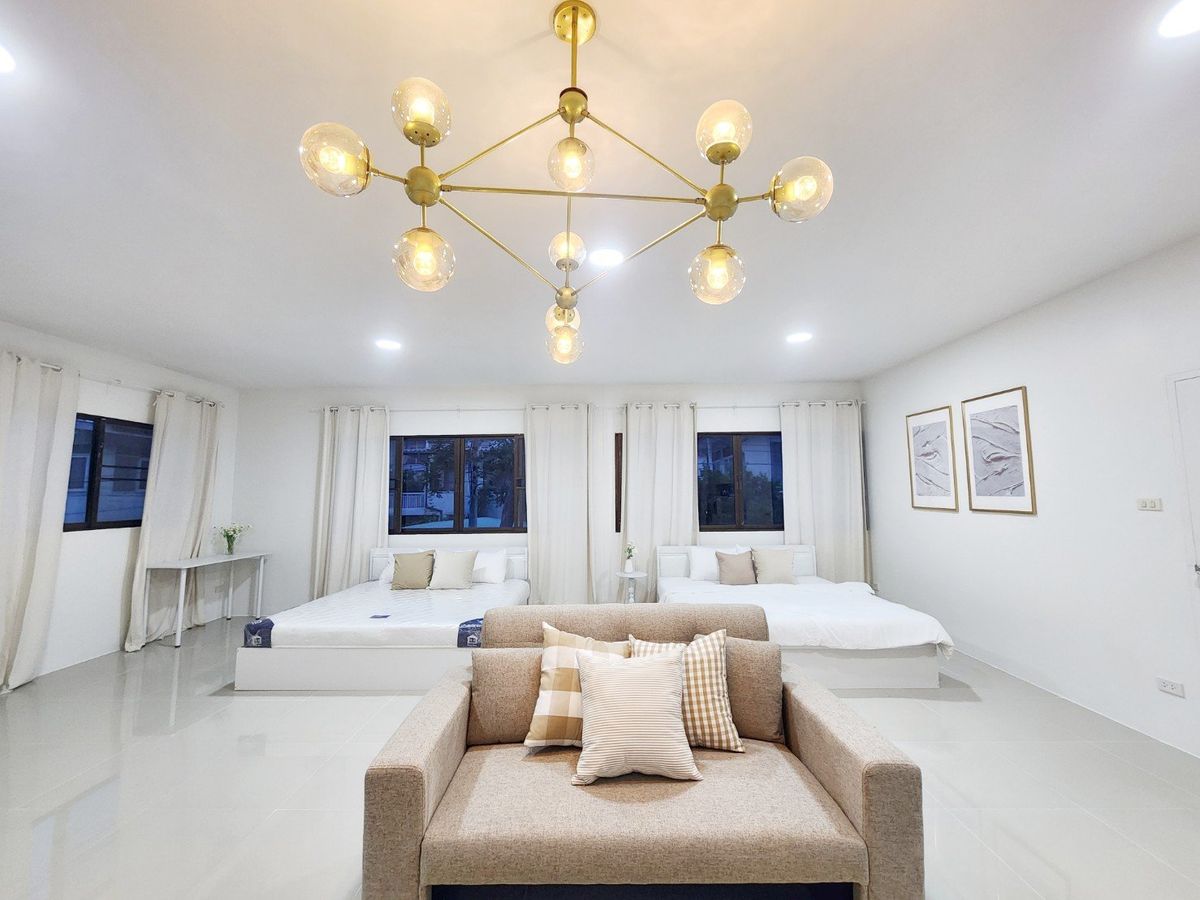 For RentHouseRatchadapisek, Huaikwang, Suttisan : 🌜⭐️🌛 Rent a detached house. Lat Phrao. Ratchada. Foreign reception near MRT Lat Phrao 500 meters 
 
