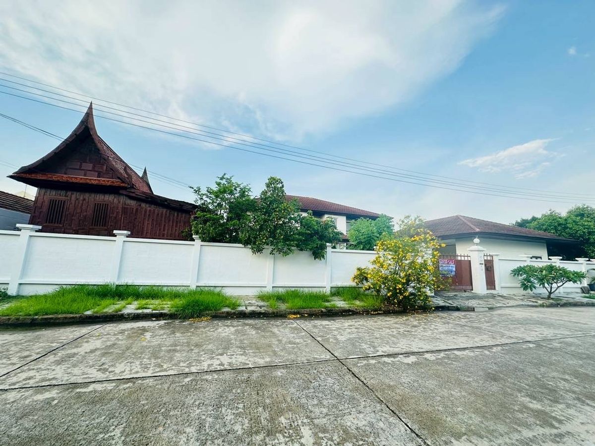 For SaleHousePathum Thani,Rangsit, Thammasat : House for sale Muang Ek Village, big house, good condition, area of 324 sq.w., behind the house next to the waterfront, Soi Ekarat 6, Lak Hok Subdistrict, Mueang Pathum Thani District Pathum Thani Province