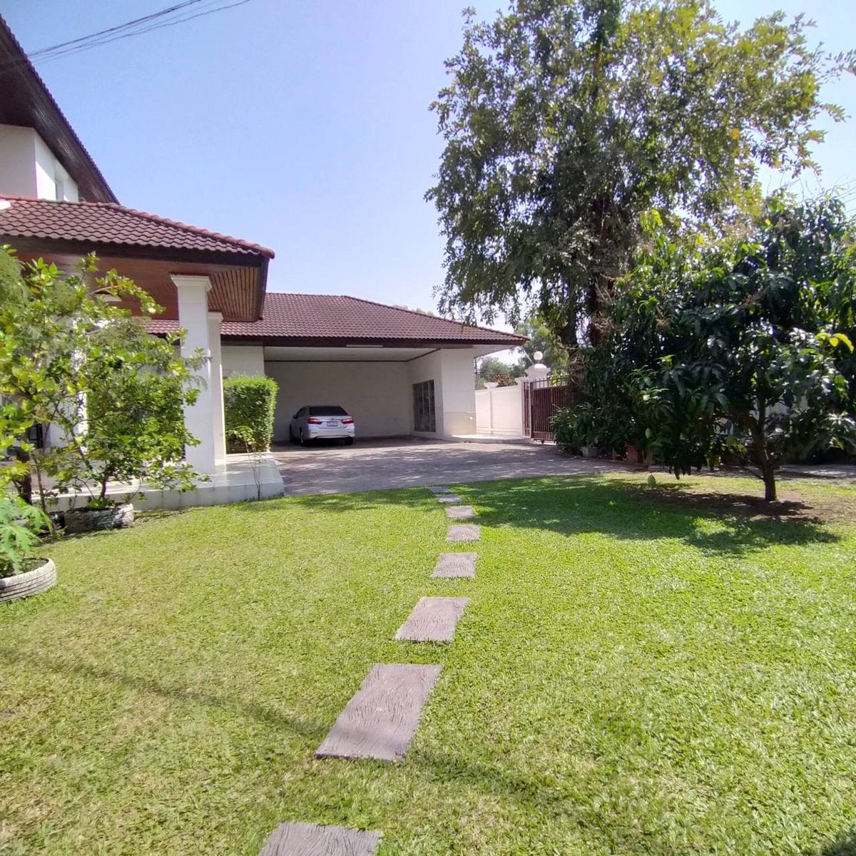 For SaleHousePathum Thani,Rangsit, Thammasat : House for sale Muang Ek Village, big house, good condition, area of 324 sq.w., behind the house next to the waterfront, Soi Ekarat 6, Lak Hok Subdistrict, Mueang Pathum Thani District Pathum Thani Province