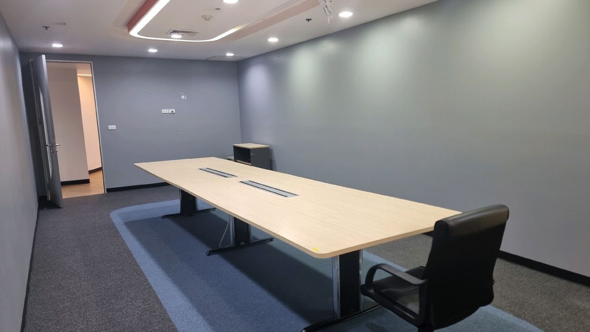 ให้เช่าสำนักงานนานา : Bts นานา ให้เช่าออฟฟิศตกแต่งเรียบร้อย 430 ตร.ม. พร้อมเฟอร์นิเจอร์ ย้ายเข้ามาทำงานได้เลย