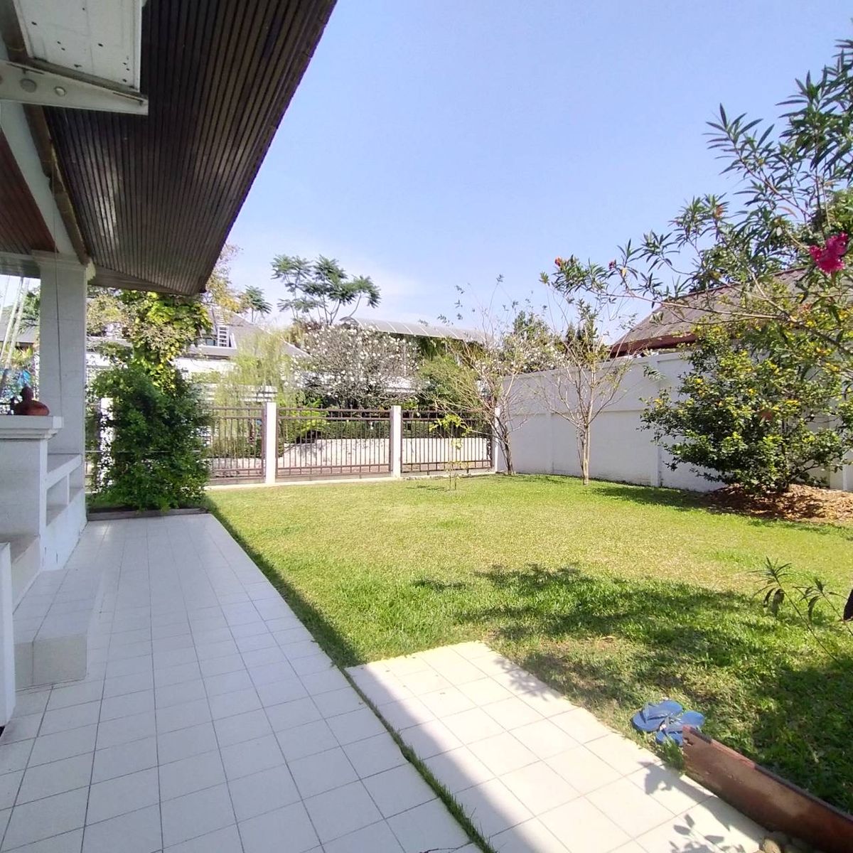 For SaleHousePathum Thani,Rangsit, Thammasat : House for sale Muang Ek Village, big house, good condition, area of 324 sq.w., behind the house next to the waterfront, Soi Ekarat 6, Lak Hok Subdistrict, Mueang Pathum Thani District Pathum Thani Province