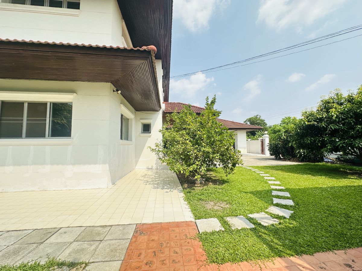 For SaleHousePathum Thani,Rangsit, Thammasat : House for sale Muang Ek Village, big house, good condition, area of 324 sq.w., behind the house next to the waterfront, Soi Ekarat 6, Lak Hok Subdistrict, Mueang Pathum Thani District Pathum Thani Province