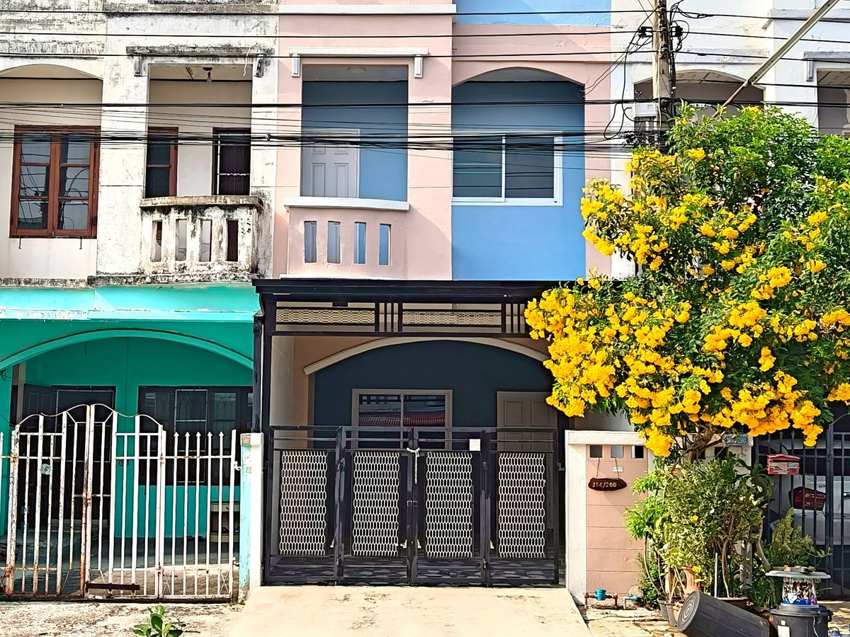 ขายทาวน์โฮมนนทบุรี บางใหญ่ บางบัวทอง : บ้านทาวน์เฮ้าส์ ทำเลค้าขาย ถนนเมน กว้างมาก หันหน้าทิศใต้  ไม่ร้อน หมู่บ้านพิชาดา ถนนบ้านกล้วย-ไทรน้อย นนทบุรี  นัดชมบ้านได้ ทุกวัน 