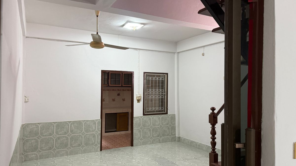 ขายทาวน์โฮมพระราม 2 บางขุนเทียน : ทาวน์เฮ้าส์ ริมถนน พระราม2 หลัง รพ.บางมด สินทวี วิลล่า, กรุงเทพ