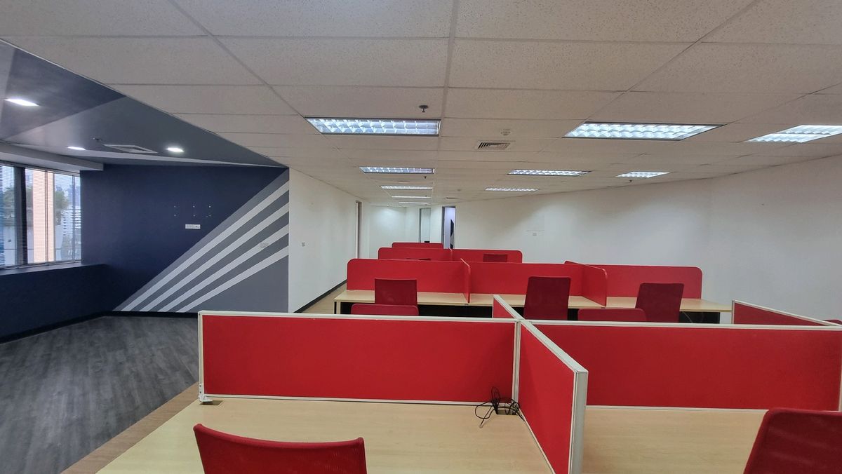 ให้เช่าสำนักงานนานา : Bts นานา ให้เช่าออฟฟิศตกแต่งเรียบร้อย 430 ตร.ม. พร้อมเฟอร์นิเจอร์ ย้ายเข้ามาทำงานได้เลย