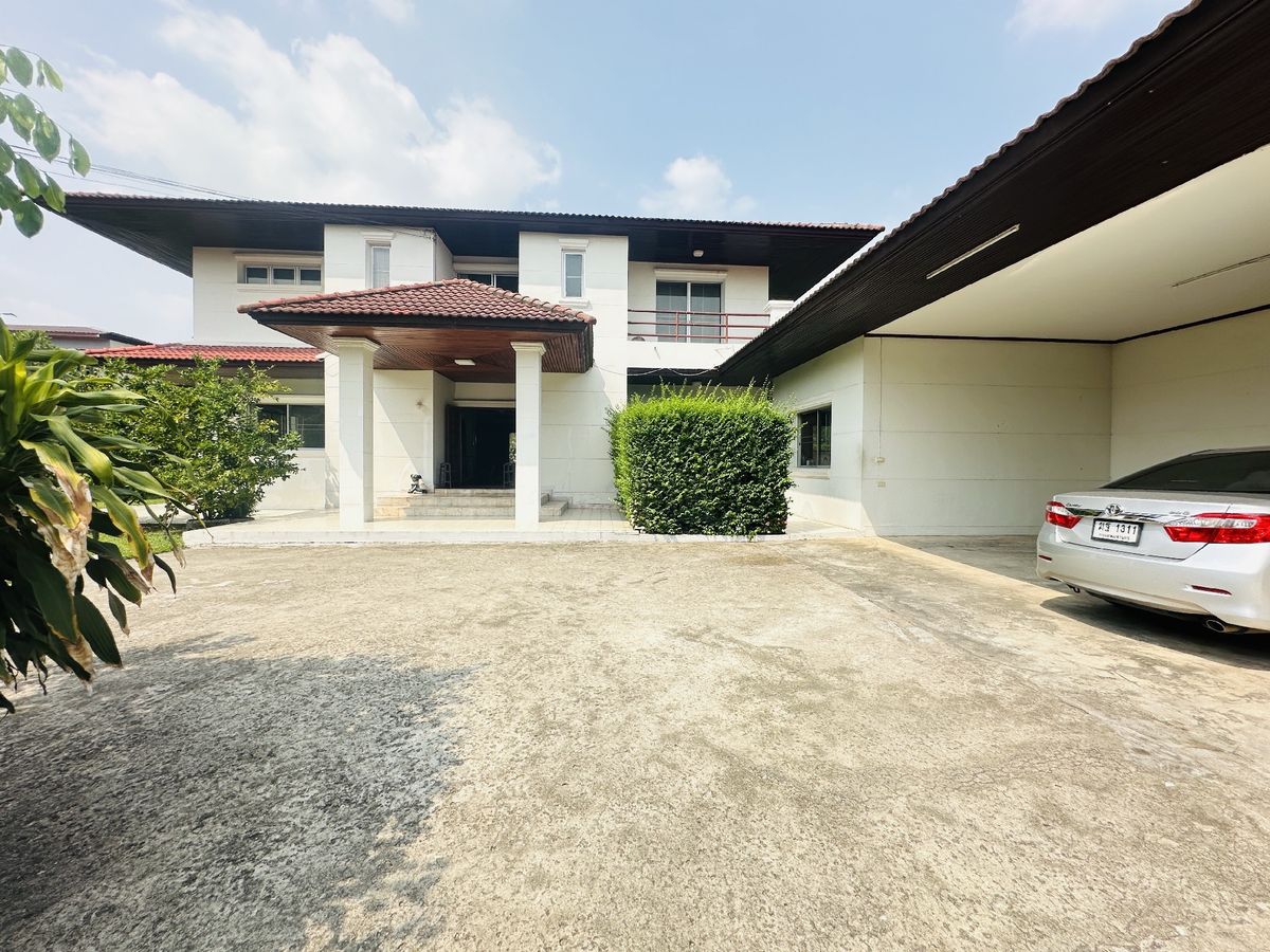 For SaleHousePathum Thani,Rangsit, Thammasat : House for sale Muang Ek Village, big house, good condition, area of 324 sq.w., behind the house next to the waterfront, Soi Ekarat 6, Lak Hok Subdistrict, Mueang Pathum Thani District Pathum Thani Province