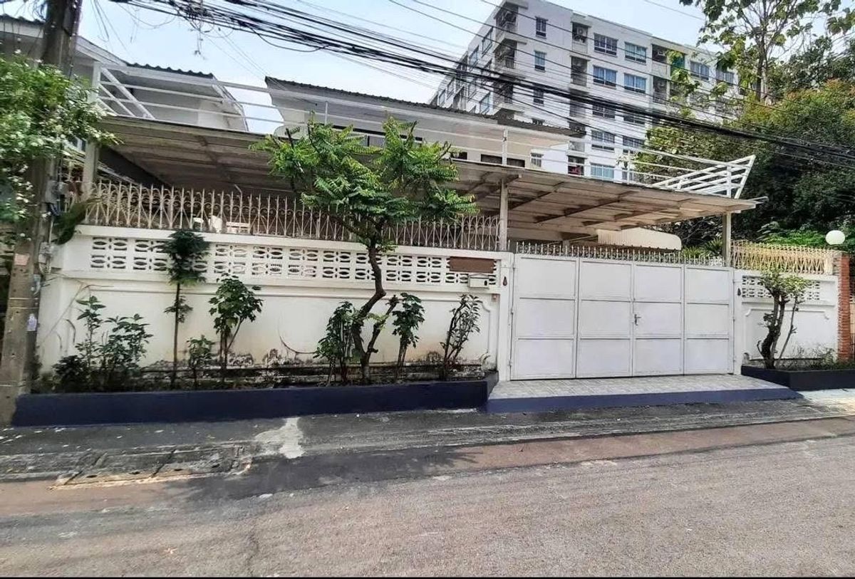 For RentHouseRatchadapisek, Huaikwang, Suttisan : Single house Huai Khwang