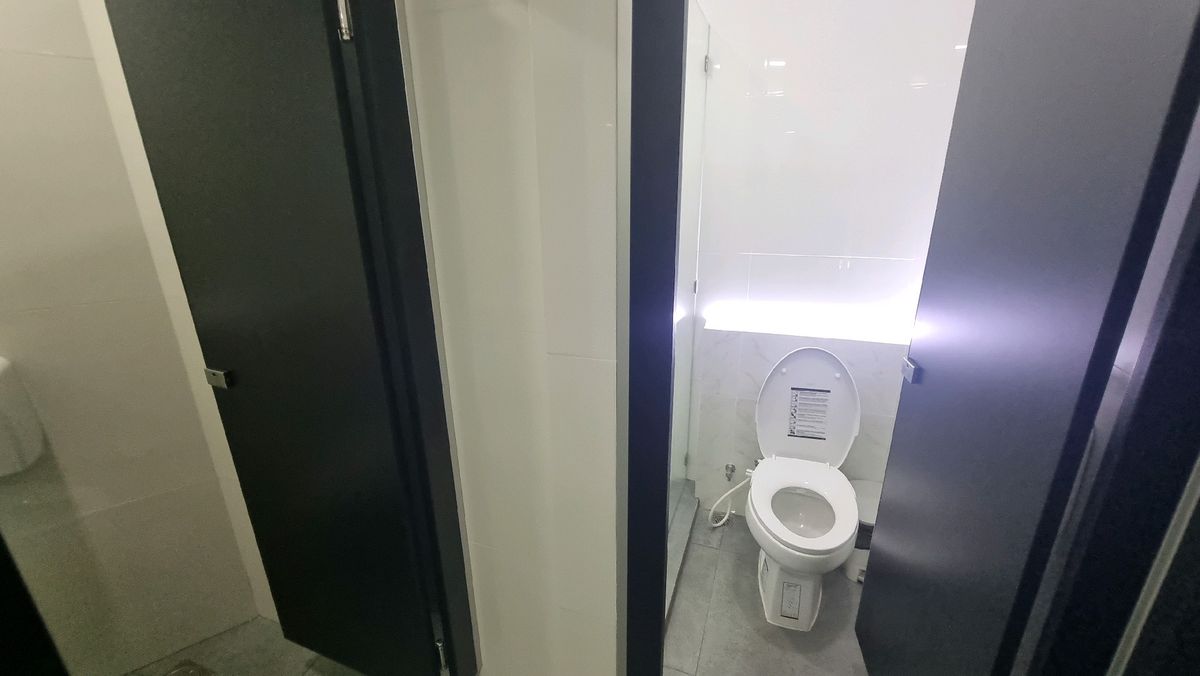 ให้เช่าสำนักงานนานา : Bts นานา ให้เช่าออฟฟิศ 116 ตร.ม. พื้นที่เปล่า ตกแต่งได้ตามใจชอบ