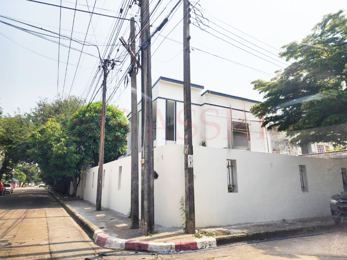 ขายบ้านบางแค เพชรเกษม : บ้านเดี่ยวหลังมุม กำลังรีโนเวทใหม่สไตล์มินิมอล หมู่บ้านสินทรัพย์นคร พุทธมณฑลสาย 2 ขนาดพื้นที่ 102 ตร.ว. 4 ห้องนอน 4 ห้องน้ำ ใกล้เดอะมอลล์บางแค