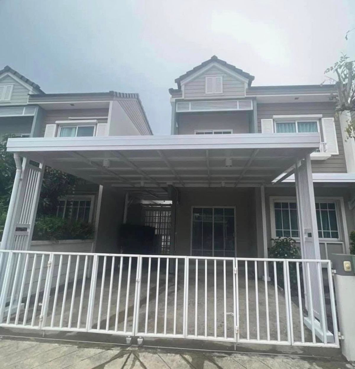 For SaleTownhomeBangna, Bearing, Lasalle : ✨ Beautiful Single House in a Prime Location Near Mega Bangna 3 Bedrooms, Fully Furnished Convenient access to expressway & BTS, great location for easy commuting