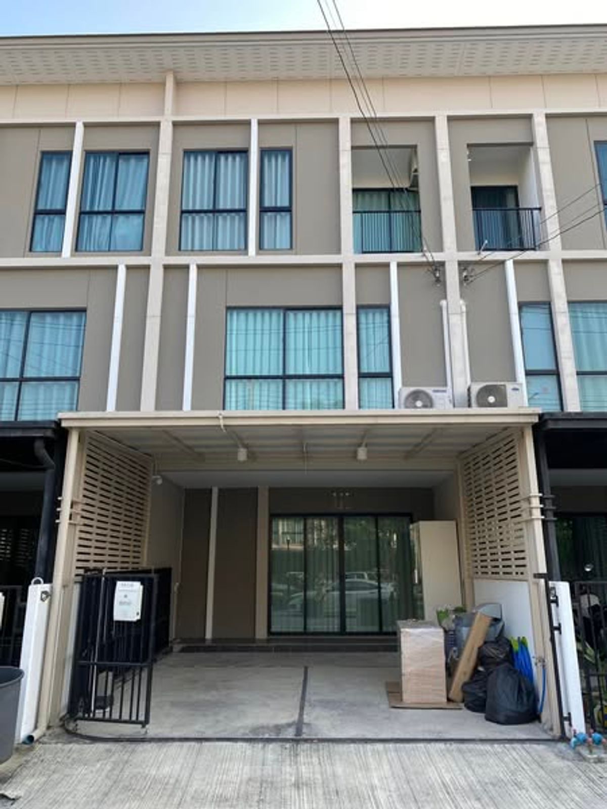 For RentTownhomePattanakan, Srinakarin : Rent a patio srinakarin-rama 9